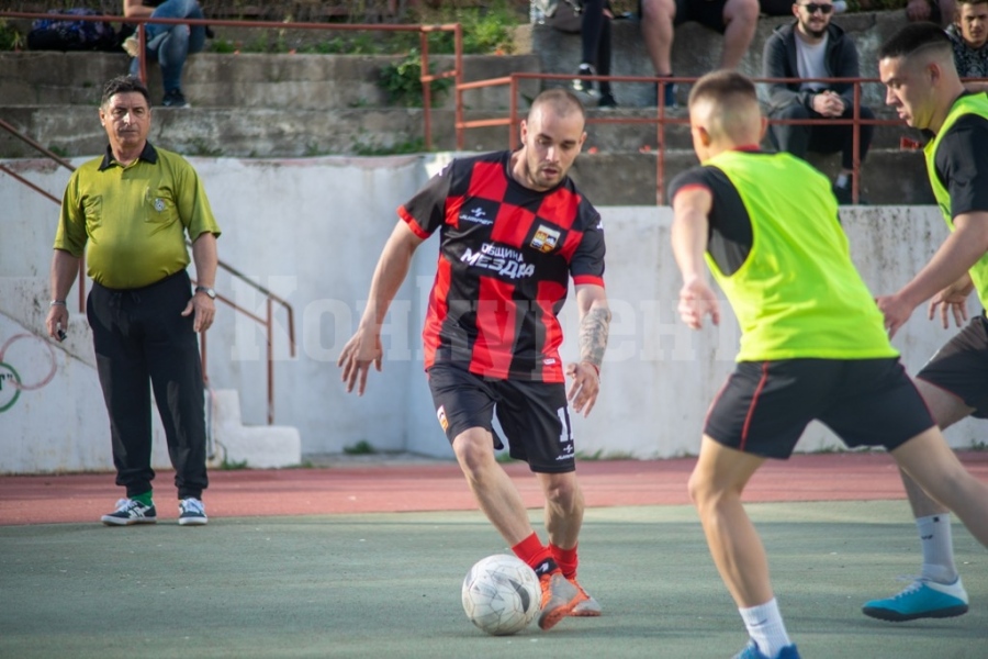Ясни са полуфиналистите в общинския турнир по футбол на малки врати в Мездра 